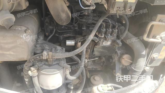 液压泵舱室正面整体（整机外观）