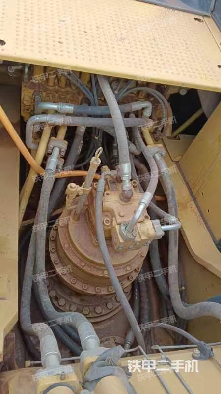 回转马达和主控阀（整机外观）