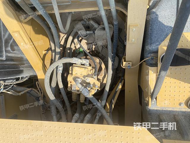 回转马达和主控阀（整机外观）