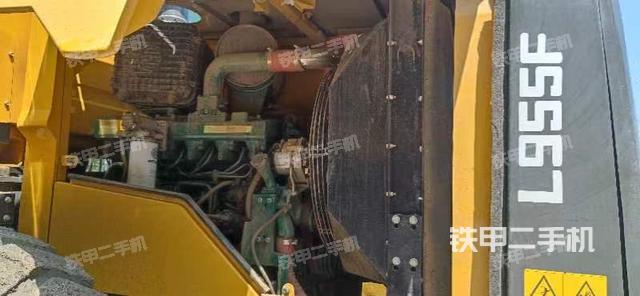 发动机左侧（整机外观及大件）