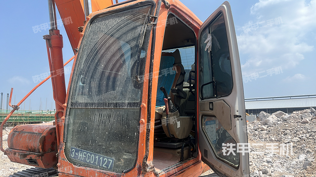 驾驶室整体（整机外观）