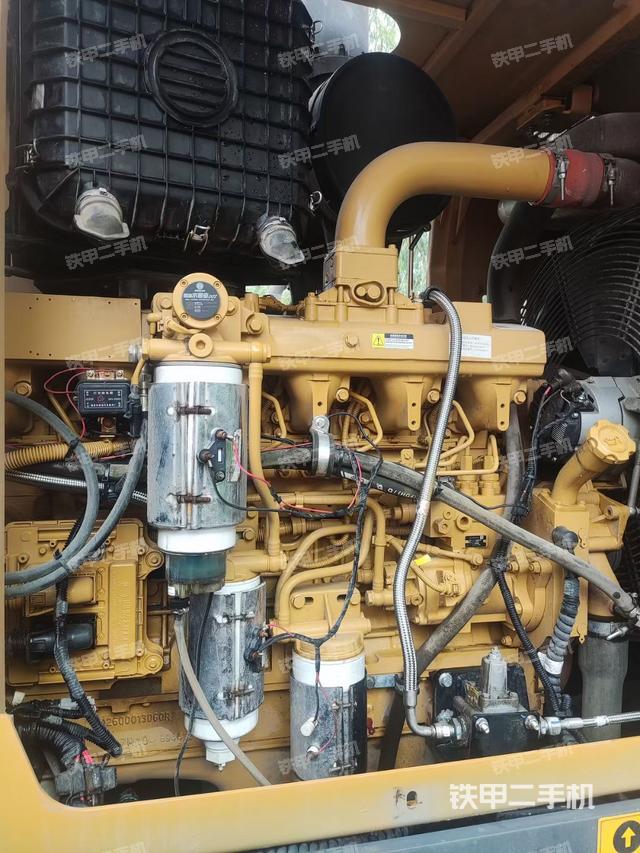 发动机左侧（整机外观及大件）