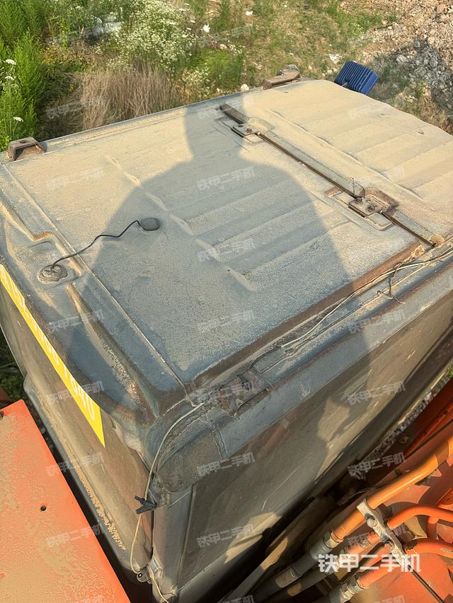 驾驶室顶部（整机外观）