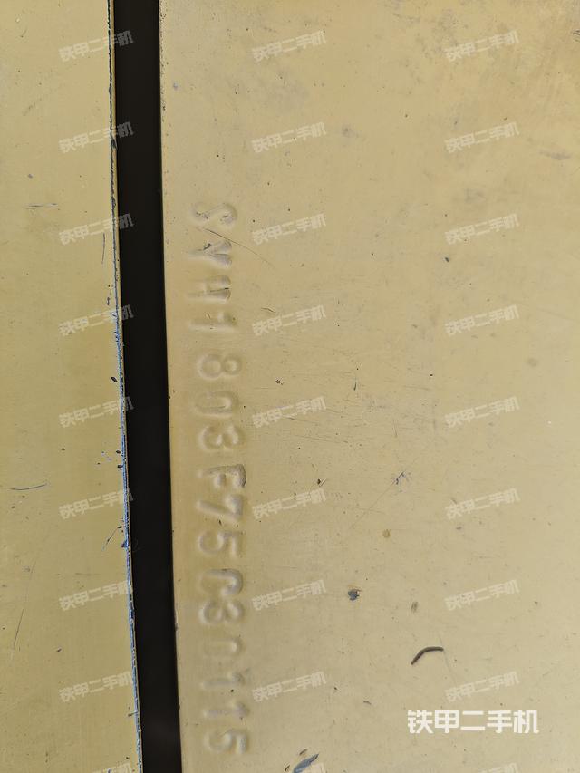 驾驶室顶部（整机外观）