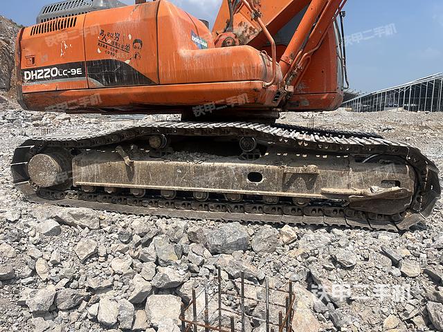 单侧履带整体（整机外观）