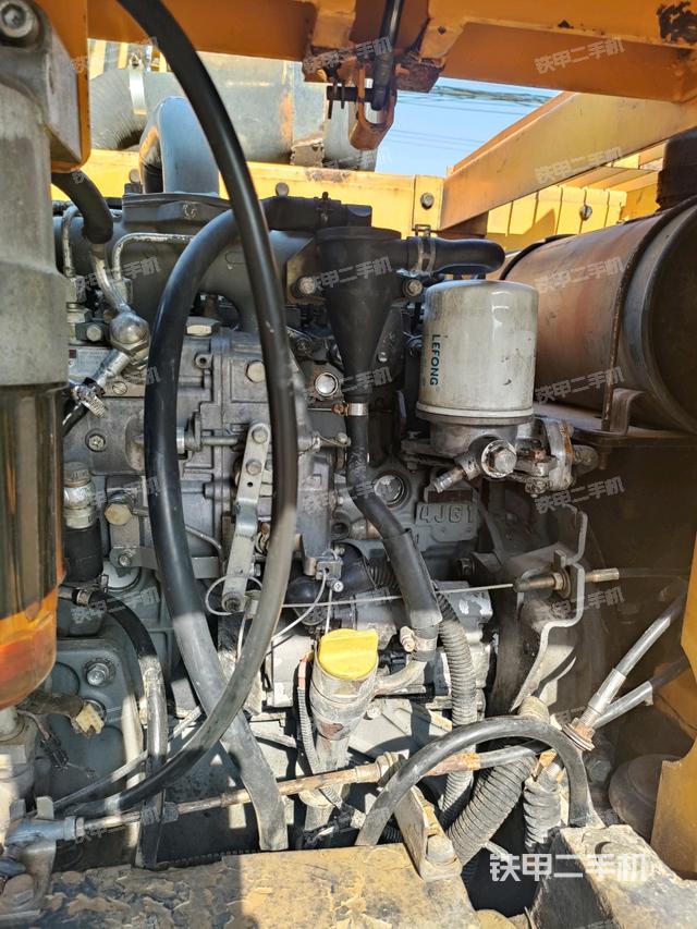 發(fā)動(dòng)機(jī)室（上車(chē)部件）