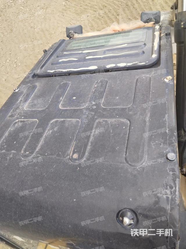 驾驶室顶部（整机外观）