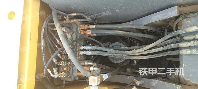 回转马达和主控阀（整机外观）