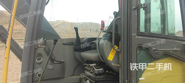 驾驶室整体（整机外观）