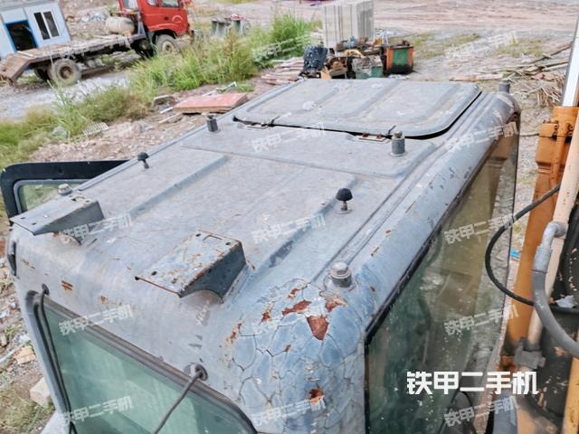 驾驶室顶部（整机外观）