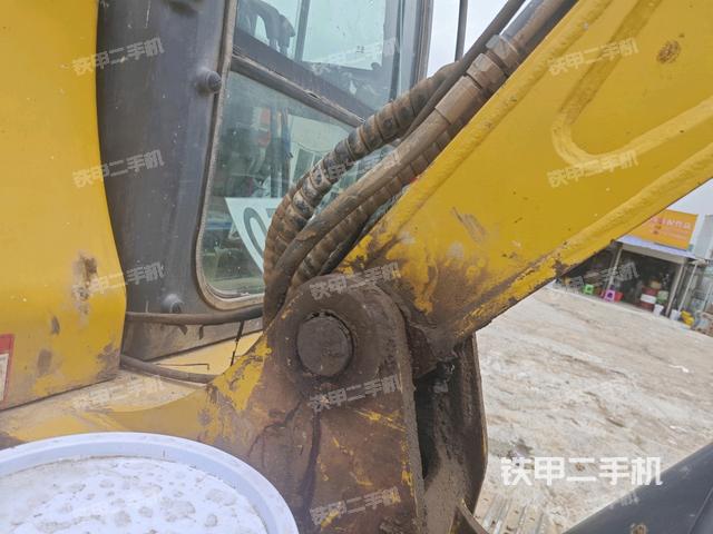 大臂根部?斜（工作和回轉(zhuǎn)裝置）