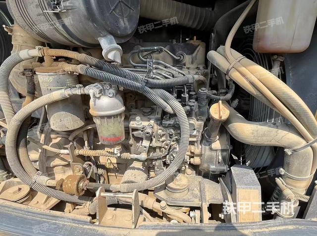 回转马达和主控阀（整机外观）