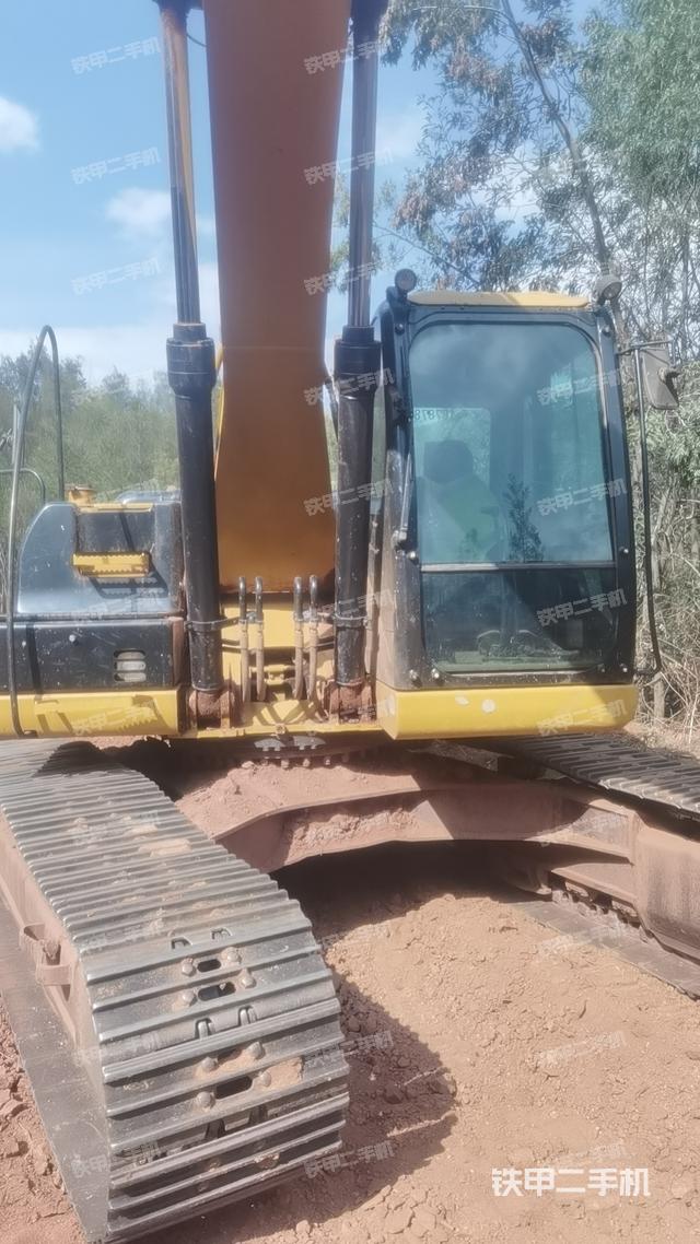 驾驶室顶部（整机外观）