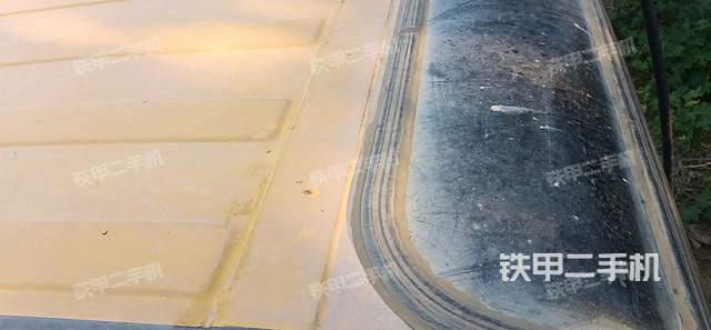 驾驶室顶部（整机外观）