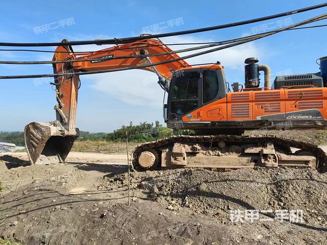 驾驶室顶部（整机外观）