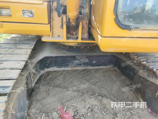 轉(zhuǎn)盤(pán)和下車(chē)架正前（工作和回轉(zhuǎn)裝置）