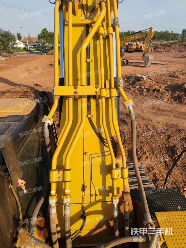 大臂背部俯视(工作和回转装置) 大臂背部俯视(工作和回转装置)