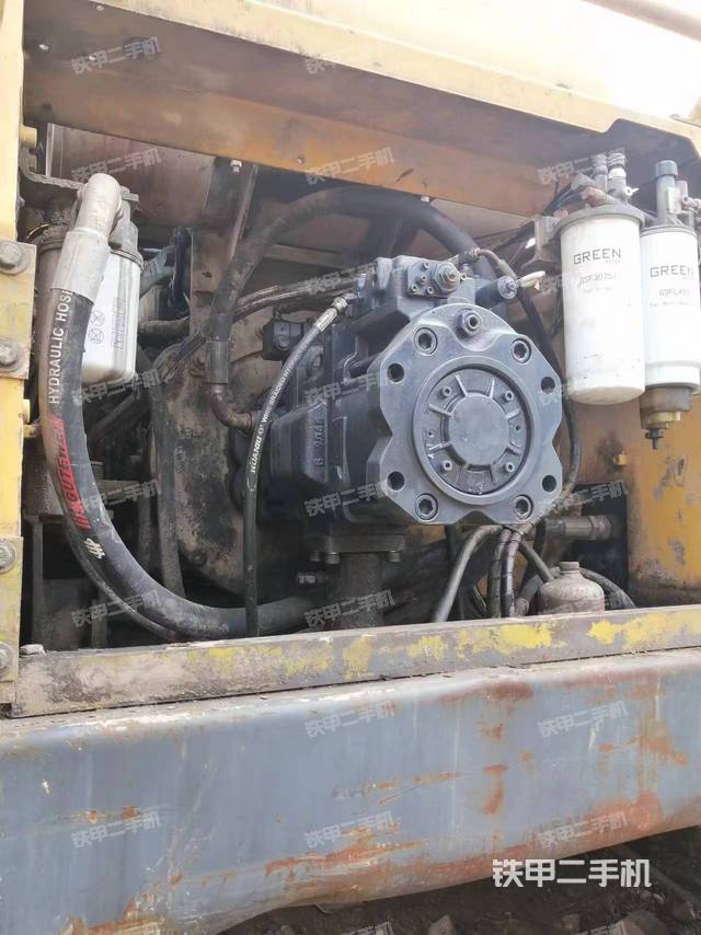 液压泵舱室正面整体（整机外观）