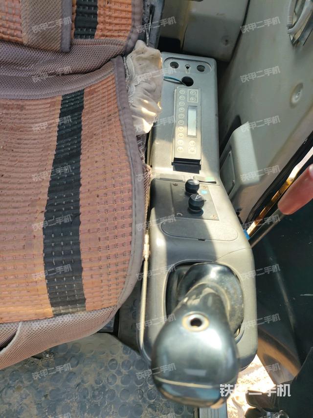 座椅左側(cè)控制臺(tái)/音響/含左手柄（駕駛室部分）