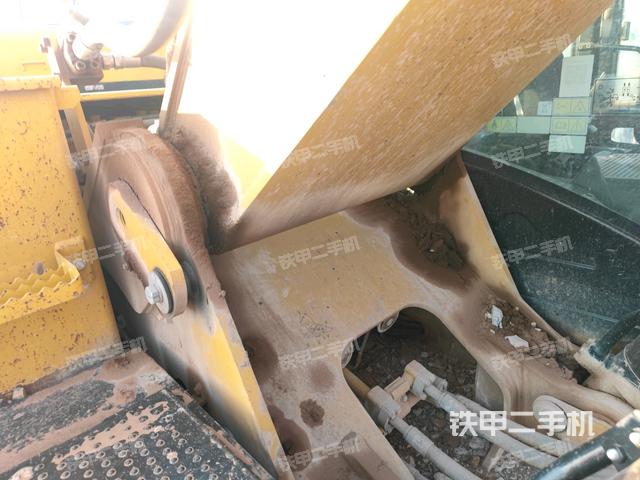 大臂根部 斜视(工作和回转装置) 大臂根部 斜视(工作和回转装置)