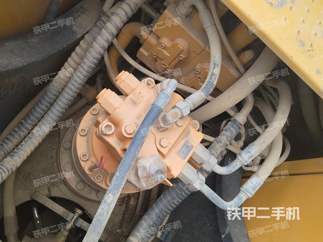 回转马达和主控阀（整机外观）