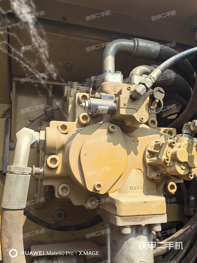 液压泵舱室正面整体（整机外观）