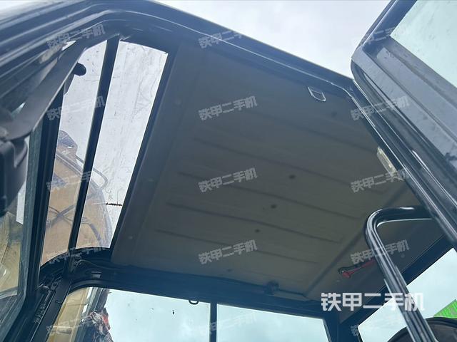 驾驶室顶部（整机外观）