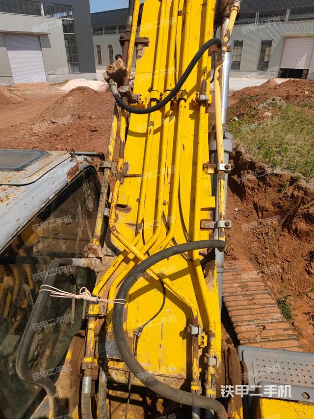 大臂背部俯視(工作和回轉(zhuǎn)裝置) 大臂背部俯視(工作和回轉(zhuǎn)裝置)