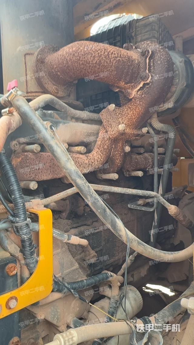 发动机左侧（整机外观及大件）