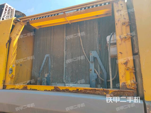 散熱器正面(大件艙室) 散熱器正面(大件艙室)