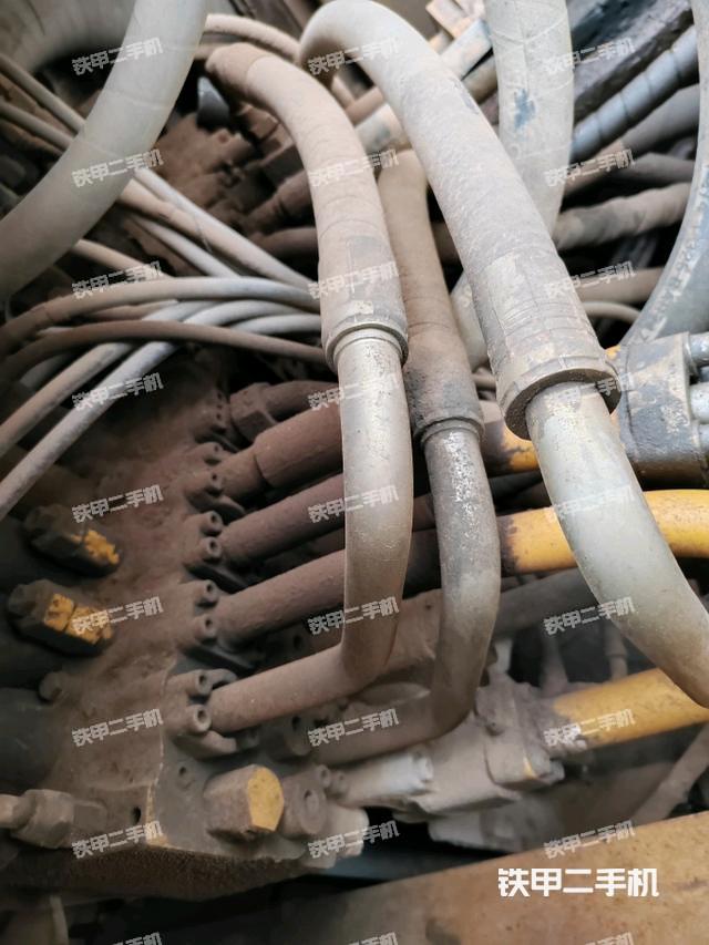 回转马达和主控阀（整机外观）