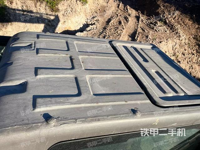 驾驶室顶部（整机外观）