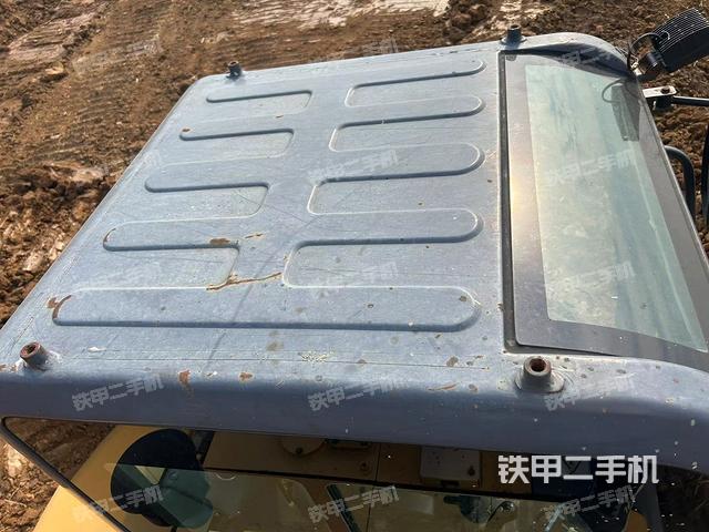 驾驶室顶部（整机外观）