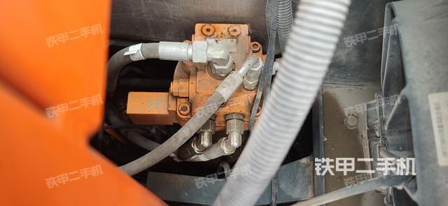 回转马达和主控阀（整机外观）