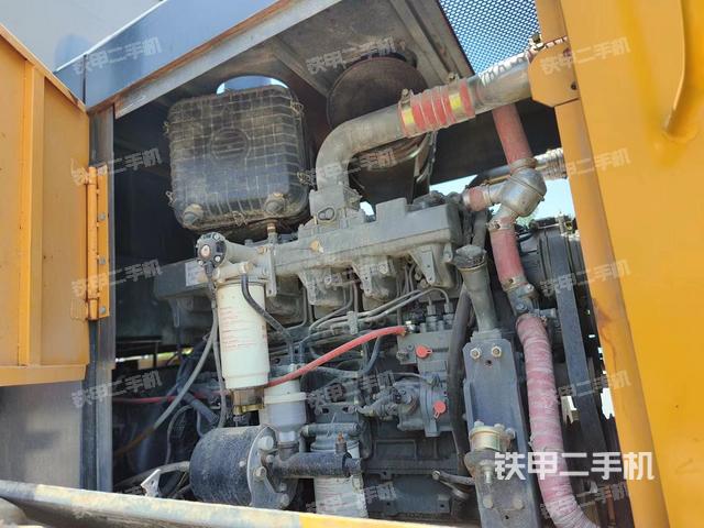 发动机左侧（整机外观及大件）