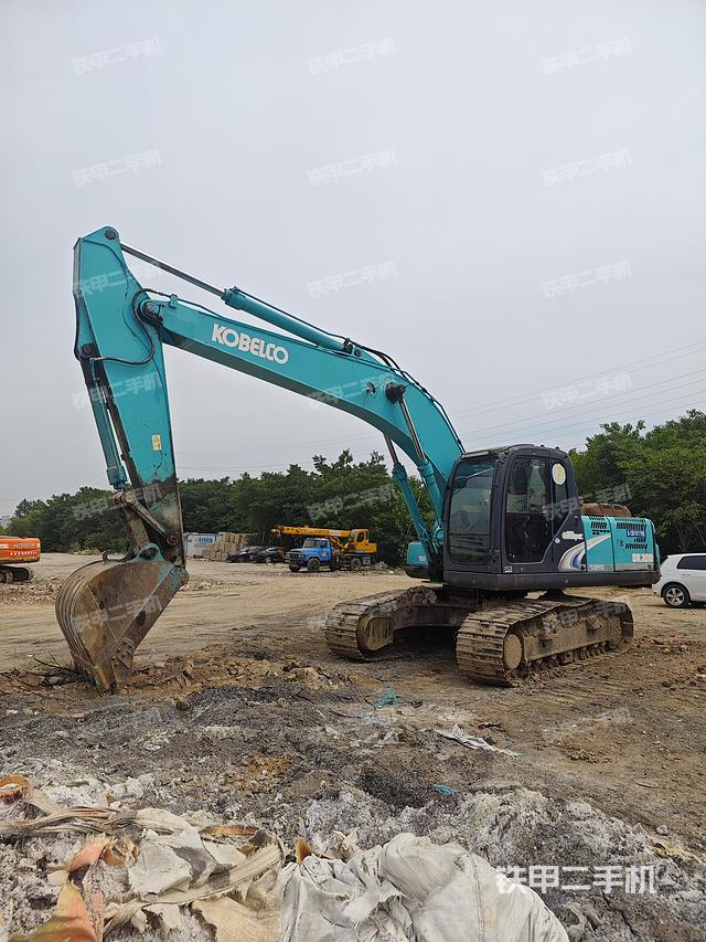 神鋼SK200-8挖掘機