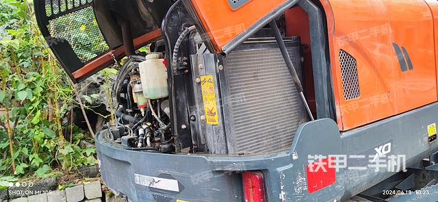 液压泵舱室正面整体（整机外观）