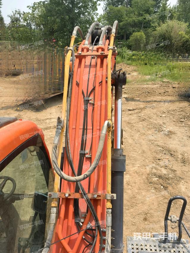 大臂背部俯視(工作和回轉(zhuǎn)裝置) 大臂背部俯視(工作和回轉(zhuǎn)裝置)