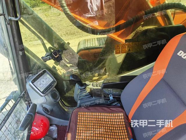 驾驶室整体（整机外观）