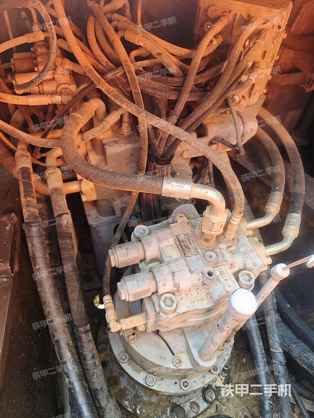 回转马达和主控阀（整机外观）