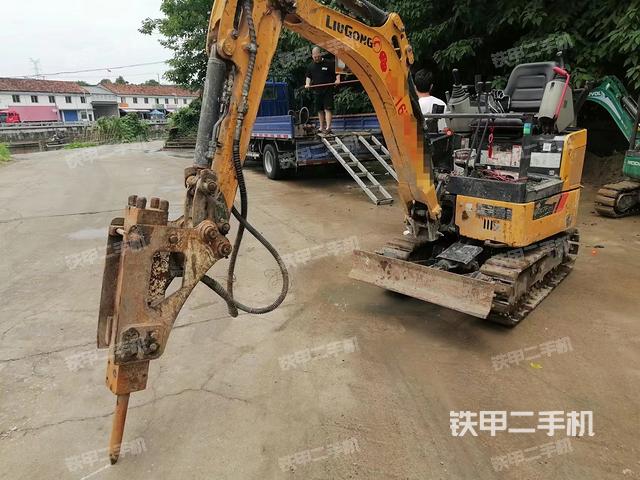 回转马达和主控阀（整机外观）