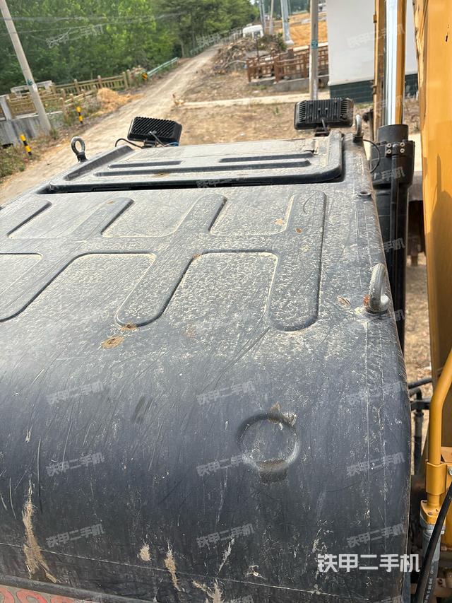 驾驶室顶部（整机外观）