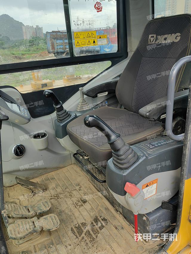 驾驶室整体（整机外观）