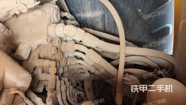 回转马达和主控阀（整机外观）