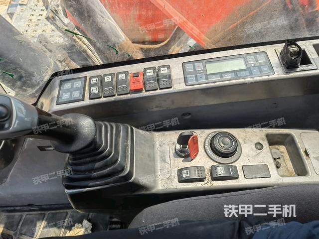 座椅右側(cè)控制臺(tái)/鑰匙門/油門/含右手柄(駕駛室部分) 座椅右側(cè)控制臺(tái)/鑰匙門/油門/含右手柄(駕駛室部分)