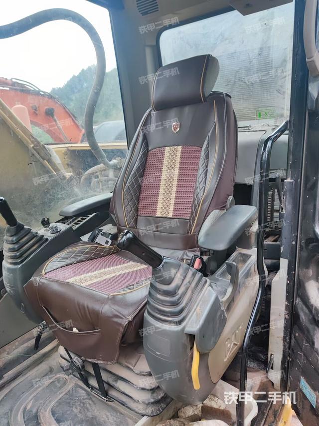 驾驶室整体（整机外观）