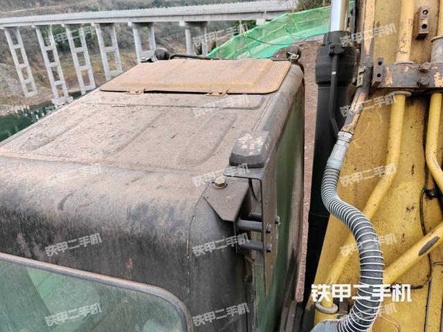 驾驶室顶部（整机外观）