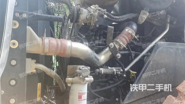 发动机右侧（整机外观及大件）