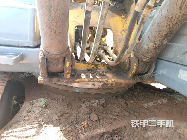 轉(zhuǎn)盤和下車架正前(工作和回轉(zhuǎn)裝置) 轉(zhuǎn)盤和下車架正前(工作和回轉(zhuǎn)裝置)