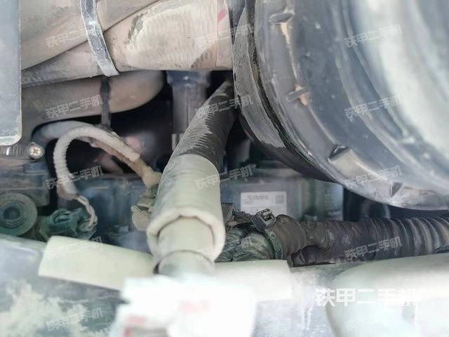 液压泵舱室正面整体（整机外观）